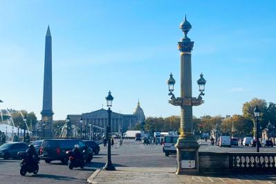 フランス・パリの築140年超のアパルトマン2LDKひとり暮らしのお宅拝見。50代マダムのセンスの良いインテリアとは？【前編】（サムネイル画像5）