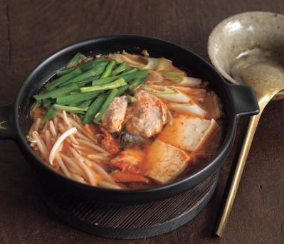 魚料理も簡単！【100文字レシピ】さばのメインおかず2選「キムチ鍋」「トマトしょうゆ煮」（サムネイル画像3）