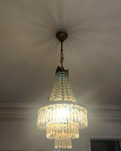 フランス・パリの築140年超のアパルトマン2LDKひとり暮らしのお宅拝見。50代マダムのセンスの良いインテリアとは？【前編】（サムネイル画像3）