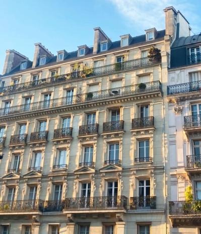 フランス・パリの築140年超のアパルトマン2LDKひとり暮らしのお宅拝見。50代マダムのセンスの良いインテリアとは？【前編】（サムネイル画像7）