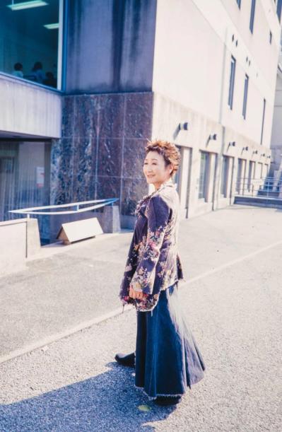 25年前の貴重な表紙を公開！【加藤登紀子さん・81歳】激動の時代を経て語る「ゆだねる」ことの心地よさとは？（サムネイル画像5）