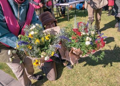 どの季節も花を楽しめる【街のボランティア花壇】剪定枝や抜いた花の再利用アイデアも公開！（サムネイル画像3）
