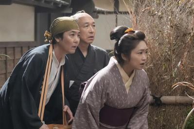 【ばけばけ】「抱きたいでしょ！」と詰め寄るフミ（池脇千鶴）。涙の告白から、ドタバタ喜劇への転換が絶妙！［写真多数］（サムネイル画像8）