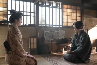 【ばけばけ】「抱きたいでしょ！」と詰め寄るフミ（池脇千鶴）。涙の告白から、ドタバタ喜劇への転換が絶妙！［写真多数］（サムネイル画像10）