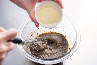 かけるだけで腸が喜ぶ！甘酒×黒ごま【発酵ドレッシング】で簡単ヘルシーサラダ（サムネイル画像3）