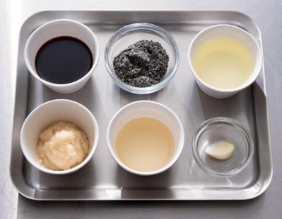 かけるだけで腸が喜ぶ！甘酒×黒ごま【発酵ドレッシング】で簡単ヘルシーサラダ（サムネイル画像2）