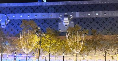 【2025年最旬】パリのクリスマスがすごい！現地のイルミネーションを最速で実況。パリ在住30年のライターが案内（サムネイル画像5）