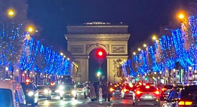 【2025年最旬】パリのクリスマスがすごい！現地のイルミネーションを最速で実況。パリ在住30年のライターが案内（サムネイル画像4）