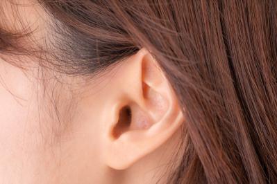 【耳の老化チェック】1つでも当てはまれば耳のトラブルに発展する可能性あり!?
