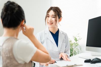  【耳の老化を防ぐ4つのコツ】専門医も実践している帰宅後の習慣とは？（サムネイル画像）