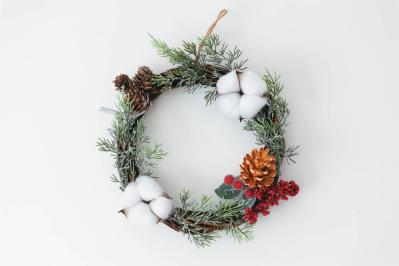初心者でも簡単＆おしゃれにできる【クリスマスリース】市販のリース土台で手軽に（サムネイル画像7）