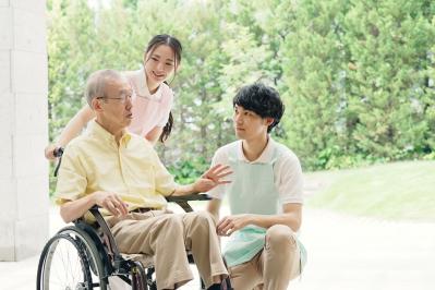 正解なんてないから皆さんの声を聞きたい！【老人ホーム】は親不孝ですか？ 読者アンケート結果を公開（サムネイル画像2）