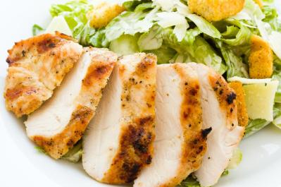 コンビニランチの正解「半分だけよりも1パックすべて食べたほうが、健康的！」という一品とは？【老けない食べ方の新常識＃3】（サムネイル画像2）