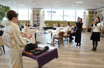 茶道が一気に身近に！抹茶ブームの今「chabako」（茶箱）で楽しむスマート茶会　潜入ルポ（サムネイル画像5）