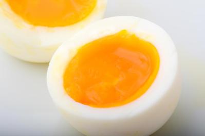 お酒は「どう飲むか」で老け見え回避！？つまみの選び方で差がつく【老けない食べ方の新常識＃5】（サムネイル画像3）