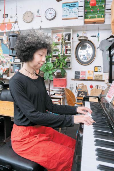 江戸時代の町人のような暮らしをする【稲垣えみ子さん60歳】「お金って執着しないと不思議と近づいてくる。 今、結構余ってます」（サムネイル画像3）