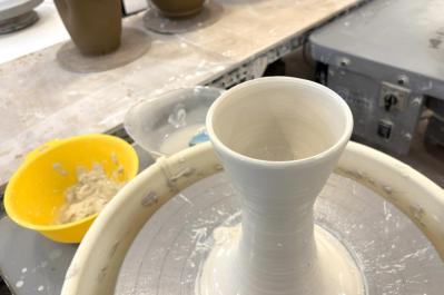 【Stray Kids】ヒョンジンも通う韓国旅行の新定番！陶芸教室と牛カルビから作る絶品カルビチムとは？（サムネイル画像3）