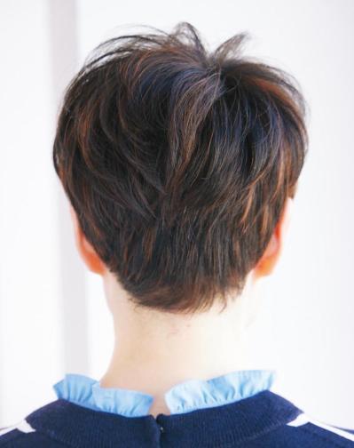50代におすすめの【2026年最旬ショートヘア】2選。ハイライトで立体感をプラス！（サムネイル画像10）