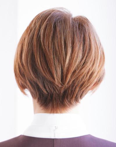 50代におすすめの【2026年最旬ショートヘア】2選。ハイライトで立体感をプラス！（サムネイル画像5）