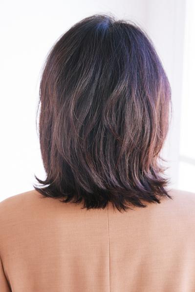 50・60代の髪悩み「白髪とボリュームダウン」を解消する【ミディアムパーマスタイル】2選（サムネイル画像11）