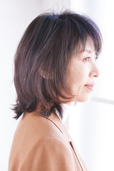 50・60代の髪悩み「白髪とボリュームダウン」を解消する【ミディアムパーマスタイル】2選（サムネイル画像10）