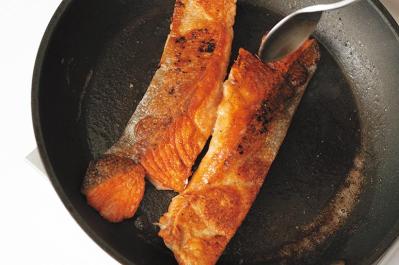 洋風のごちそうが意外と簡単にできる【三國シェフ】流のコツとは？「豚ヒレ肉のクリームシチュー／魚のムニエル」（サムネイル画像7）