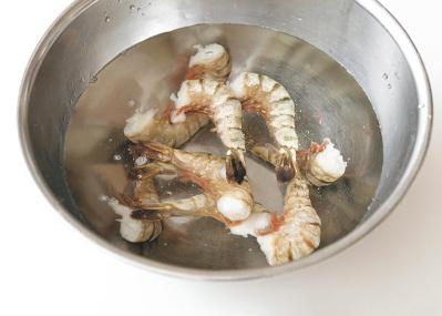 隠し味は“マーマレード”と“練乳”!?【三國シェフ】流・魚介の定番おかず2選「魚の煮つけ／えびマヨ」（サムネイル画像8）