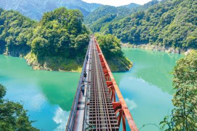 駅近だから老親との旅行にも◎【絶景駅・4選】山や渓谷美が眼前に！（サムネイル画像10）