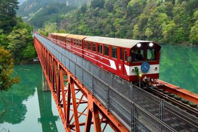 駅近だから老親との旅行にも◎【絶景駅・4選】山や渓谷美が眼前に！（サムネイル画像11）