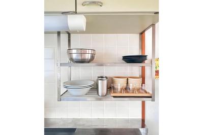 食器はたったのこれだけ！モノに振り回されない暮らしの極意。ミニマリスト流「持たない暮らし」実例（サムネイル画像）