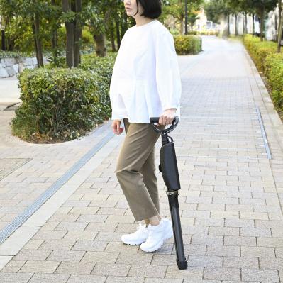 2秒でチェンジ！座れるステッキ（サムネイル画像2）