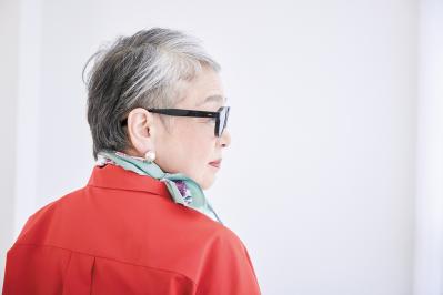  人気シニアユーチューバー【きょうこばぁばさん】年齢を重ねてもカッコよくいられる秘訣は？「白髪染めをやめたらいい感じに」（サムネイル画像7）