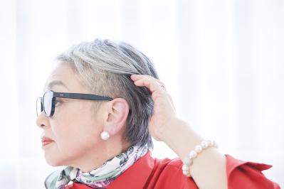  人気シニアユーチューバー【きょうこばぁばさん】年齢を重ねてもカッコよくいられる秘訣は？「白髪染めをやめたらいい感じに」（サムネイル画像9）