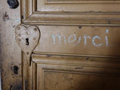 南仏の片田舎でアンティーク店を営む69歳。魔女の館のような中世の家で語る「修復とは、家の魂を尊重すること」（サムネイル画像4）