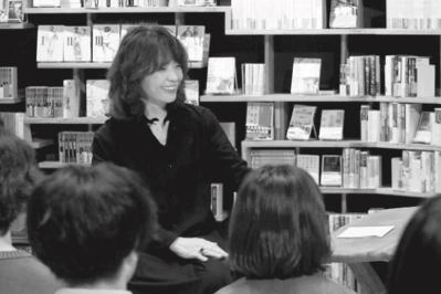 ヤマザキマリさん「漫画だけでは子どもなんか育てていけない」10足ものわらじを履き続けるその真意（サムネイル画像）