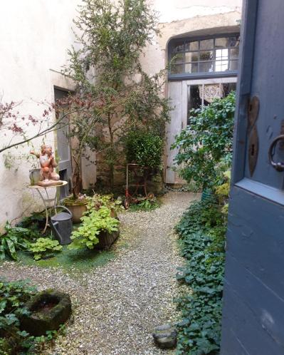 南仏の小さな村で現役、69歳アンティーク商が語る「人間に本当に必要なものは、実はとても少ない」（サムネイル画像5）