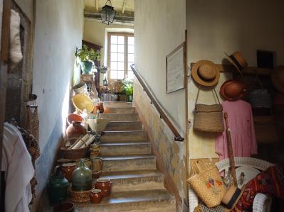 「本物の素材でできた服は、気に入ったら擦り切れるまで着る」“本物を長く”を貫く、南仏暮らしの69歳アンティーク商（サムネイル画像5）