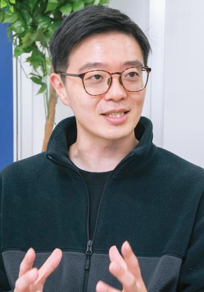 認知症家族の「今日は何日？何曜日？」が減ったと大反響！頼れるアイテム【デジタル日めくりカレンダー】とは？（サムネイル画像2）