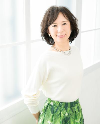 フェミニンさがたまらない！【大人のふんわりミディアムヘア】2選。人気サロン「えがお美容室」テルイタカヒロさんが提案（サムネイル画像5）