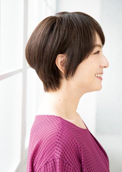 【50代からの最旬ショートヘア】2選。丸みシルエットで自然なふんわり感をプラス！（サムネイル画像6）