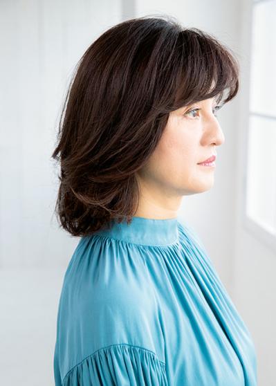 顔まわりのふんわり感で−5歳見え！【大人の外ハネミディアム】2選。人気サロン「natura」内藤新士さんが提案（サムネイル画像3）