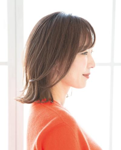 顔まわりのふんわり感で−5歳見え！【大人の外ハネミディアム】2選。人気サロン「natura」内藤新士さんが提案（サムネイル画像6）