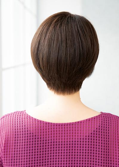 【50代からの最旬ショートヘア】2選。丸みシルエットで自然なふんわり感をプラス！（サムネイル画像7）