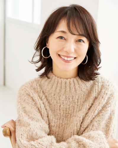大人世代のきれいを作る！ 最旬【くびれミディアムヘア】2選。人気サロン「apish kokubunji」が提案（サムネイル画像5）