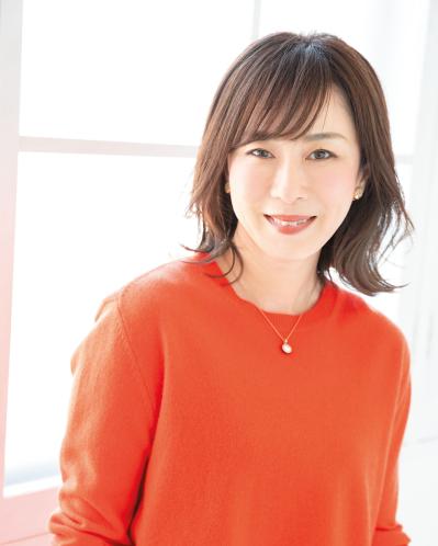 顔まわりのふんわり感で−5歳見え！【大人の外ハネミディアム】2選。人気サロン「natura」内藤新士さんが提案（サムネイル画像5）