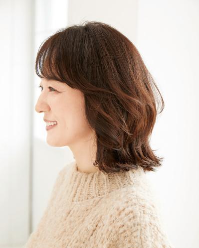 大人世代のきれいを作る！ 最旬【くびれミディアムヘア】2選。人気サロン「apish kokubunji」が提案（サムネイル画像6）