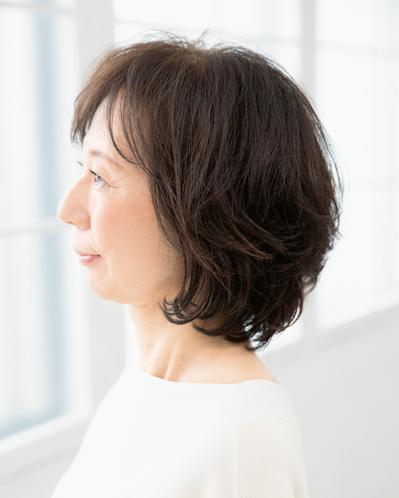 フェミニンさがたまらない！【大人のふんわりミディアムヘア】2選。人気サロン「えがお美容室」テルイタカヒロさんが提案（サムネイル画像6）