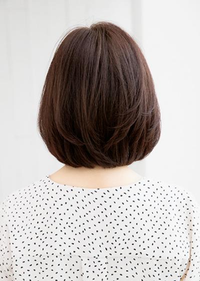 やわらかい髪の人におすすめ！レイヤーでふんわりがかなう【大人のミディアムヘア】2選（サムネイル画像4）