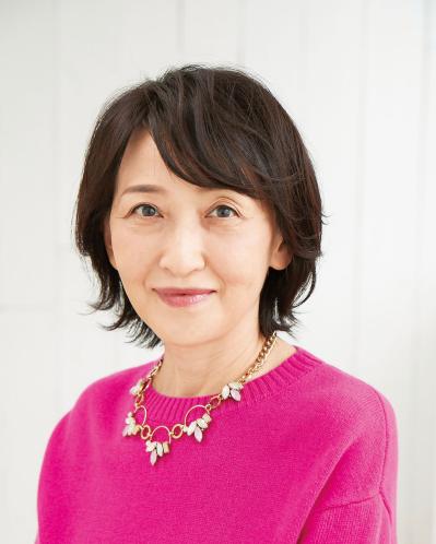 小顔効果が期待できる！【ひし形シルエット】の大人ミディアムヘアスタイル2選（サムネイル画像2）