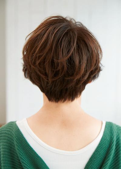 若見え効果バツグンの【大人かわいいマッシュショート】2選。白髪が目立ちにくいメリットも！（サムネイル画像4）